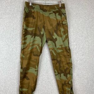Levi Women Green Camo Joggers Sz M Zippers at ankles